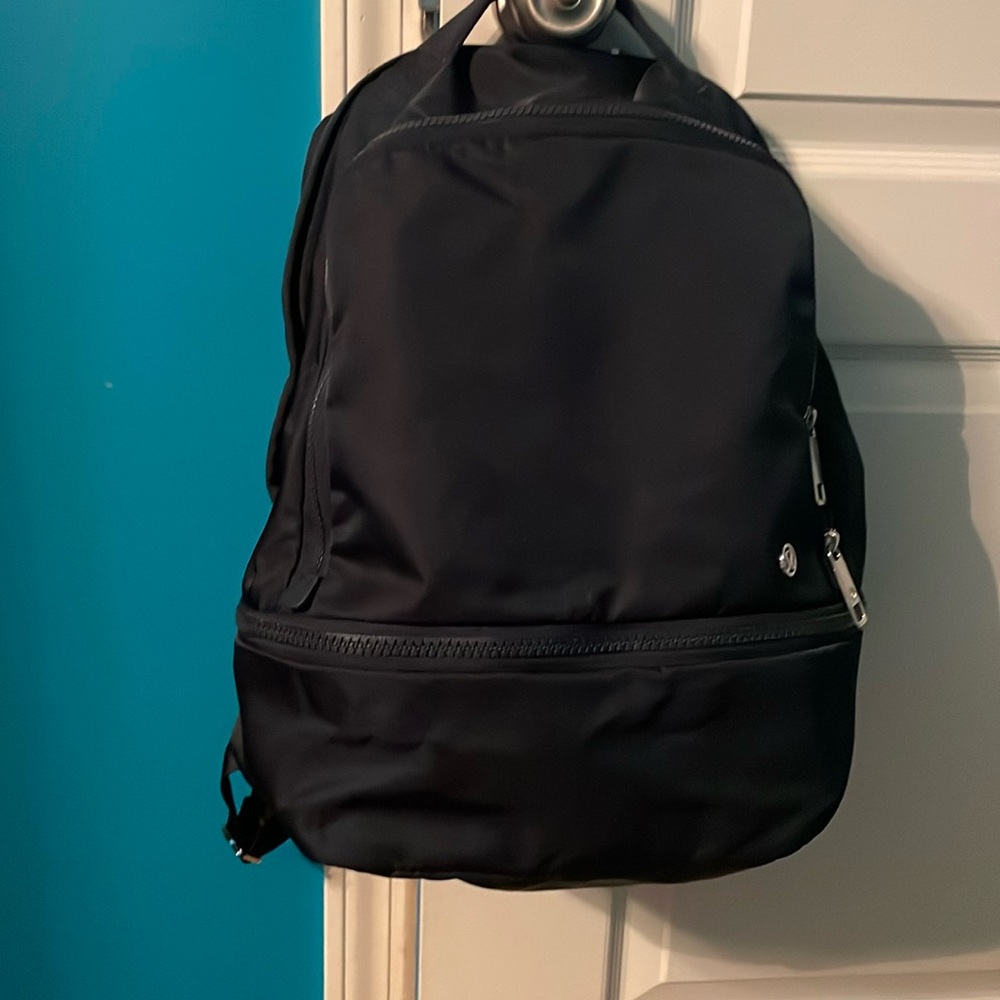 Lululemon City Adventure 21 L backpack in True Navy